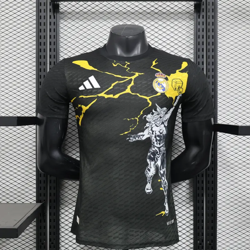 Camiseta Real Madrid x Marvel 2025/2026 Edición Especial Negro (EDICIÓN JUGADOR)