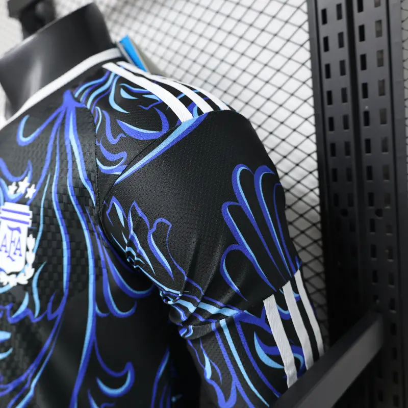 Camiseta Argentina Away Mundial 2026 ML Negro/Azul con FIFA2022 (EDICIÓN JUGADOR)