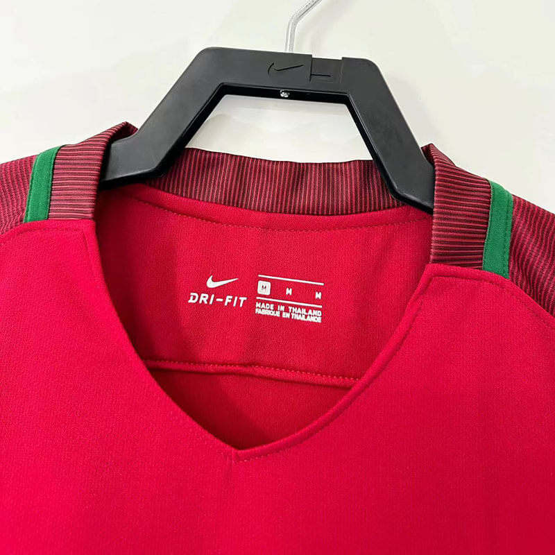 Camiseta Portugal Retro 2006 home